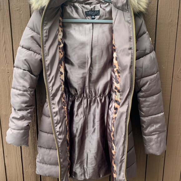 Shelli Siegel LAUNDRY puff 3/4 Windproof coat with hood and cinched waist. - Picture 6 of 9